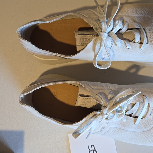 UGG women's Adaleen sneakers, size 11, new in box - Picture 2 of 8